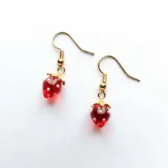 №553・いちごピアス・ストロベリーピアス