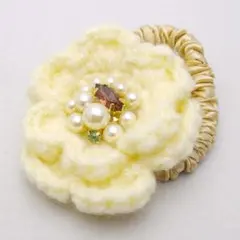 送料無料 デザインポニー 毛糸編み込み 花 ビジューアイボリー