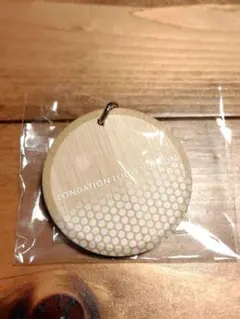 【パリ限定】FONDATION LOUIS VUITTON ロゴ キーホルダーのサムネイル