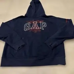 GAPとNo Vacancy Innのコラボ　パーカーのサムネイル