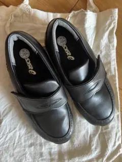 asics 黒 フォーマルシューズ マジックテープ 18.0サイズ