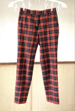 赤と黒のチェック柄カジュアルテーパードパンツ