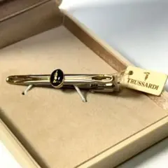 新品　TRUSSARDI ネクタイピン　ゴールドのサムネイル