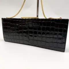 極美品【イヴサンローラン】チェーンウォレット バッグ クロコ型押し エナメル 黒