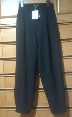 新品タグ付きUngrid タックツイルパンツ 黒Mサイズ