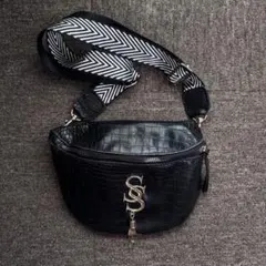 クロコダイル調 ブラック ボディバッグ