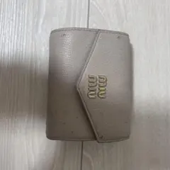 miu miu 三つ折り財布 レザー ベージュのサムネイル