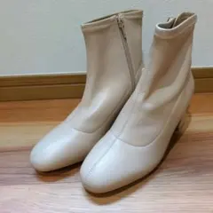 Heather 新品 タグ付き ブーティ ベージュ ジッパー ヒール ショート丈のサムネイル