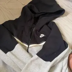 NIKE テックフリースブラック×グレーのサムネイル