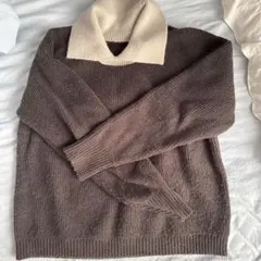 ブラウンアイボリーハイネックニットセーター