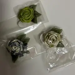 バラの形状のブローチ3点セット