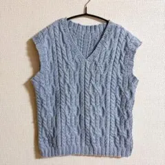 【美品】アランニット Vネックベスト ケーブル編み ライトブルー 手編み風