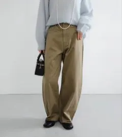 【新品・完売色半額】URBAN RESEARCHカットオフパンツ定価15400円