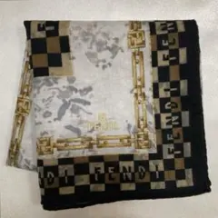 FENDI 大判ハンカチ ロゴ＆チェーン柄