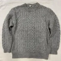 グレー ケーブル編み クルーネックセーター