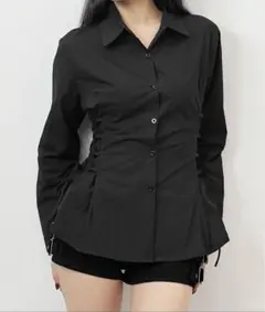 【新品未使用】ウエスト絞り黒長袖シャツ サイドレースアップシャツ