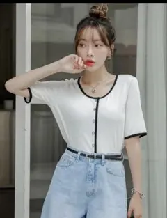 ホワイト ボタン付き 半袖Tシャツ