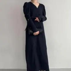 アパートバイローリーズ　Vネックワンピースのサムネイル