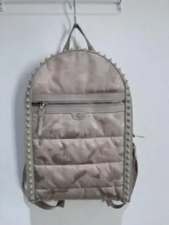 スタッズ付きベージュカモフラージュリュック