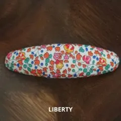 LIBERTYタナローンのくるみパッチンピン　８㎝　エロイーズ