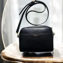 FURLA アヴリル レザーショルダーバッグ - メルカリ