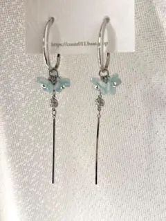 イヤーフック　フラワーモチーフ　ハンドメイド　アクセサリー　花　ブルー