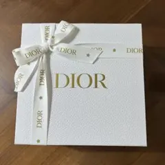 Dior ギフトボックス ホワイト　2025ホリデー 在庫2個あり