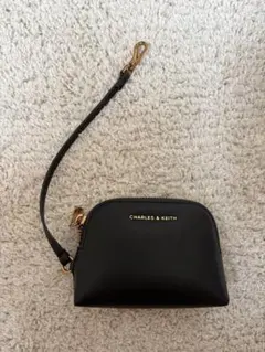 CHARLES & KEITH ポーチ ブラック ストラップ付のサムネイル