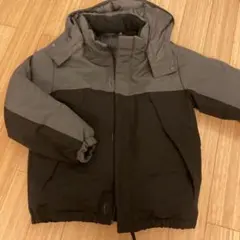 暖かく、軽い！美品！UNIQLO黒とチャコールグレーの中綿コート サイズ150