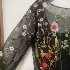 刺繍入り黒ロングドレス