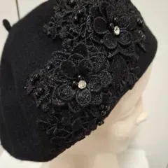 黒の花柄刺繍ベレー帽