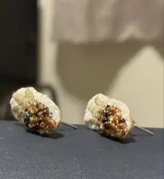 ハンドメイド　ビーズ装飾ピアス
