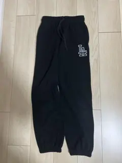 LAロゴ刺繍 ブラックロングパンツ MP