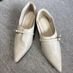 【極美品】AZUL by moussyスリットベルトパンプス　アイボリー