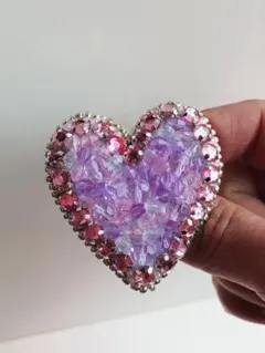 ビーズ刺しゅう　ブローチ　ハート　ピンク