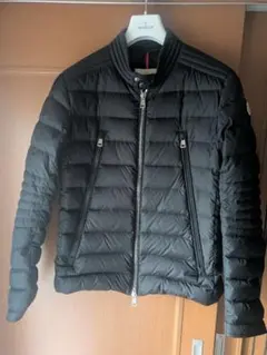 Moncler ブラックダウンジャケット