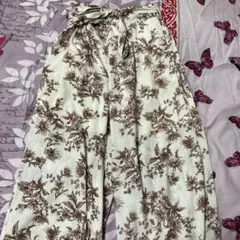 pum 花柄 フレアパンツ Mサイズのサムネイル