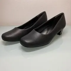 婦人用パンプス　黒色　合皮　23センチ
