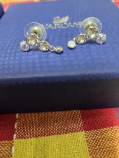 SWAROVSKI クリスタル ピアス 両耳用