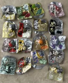 スヌーピー 全国おいしいものアクセサリー　17個セット