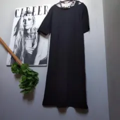 GU 黒のボートネック アシンメトリーの肩 半袖 スタイリッシュなロング丈