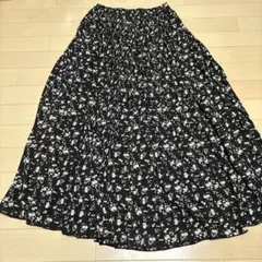 フレアスカート 黒地に白い花柄 Mサイズ