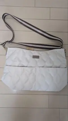 ホワイト キルティング ショルダーバッグ LIZDAYS