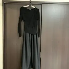 ブラック ドレープデザイン ワンピースのサムネイル