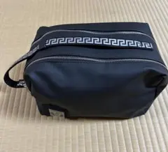 新品未使用VERSACE ヴェルサーチブラック トラベルポーチ　バック　SALE