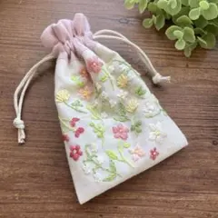 花柄刺繍の巾着袋 クリーム・ピンク