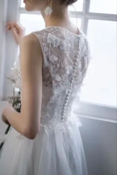 ウェディングドレス Aライン チュール素材 パールボタン フラワーレース