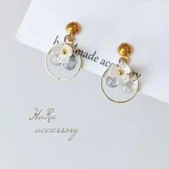 【 a47 】小ぶり チェコビーズ お花 ピアスorイヤリング