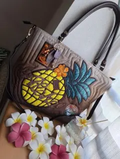最終お値下げ！ハワイアンキルトバッグ　2WAY ファスナーバッグ革タグチャーム付