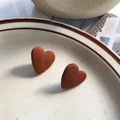 値下げ！ハート ピアス 茶色 ブラウン 秋 冬 ガーリー